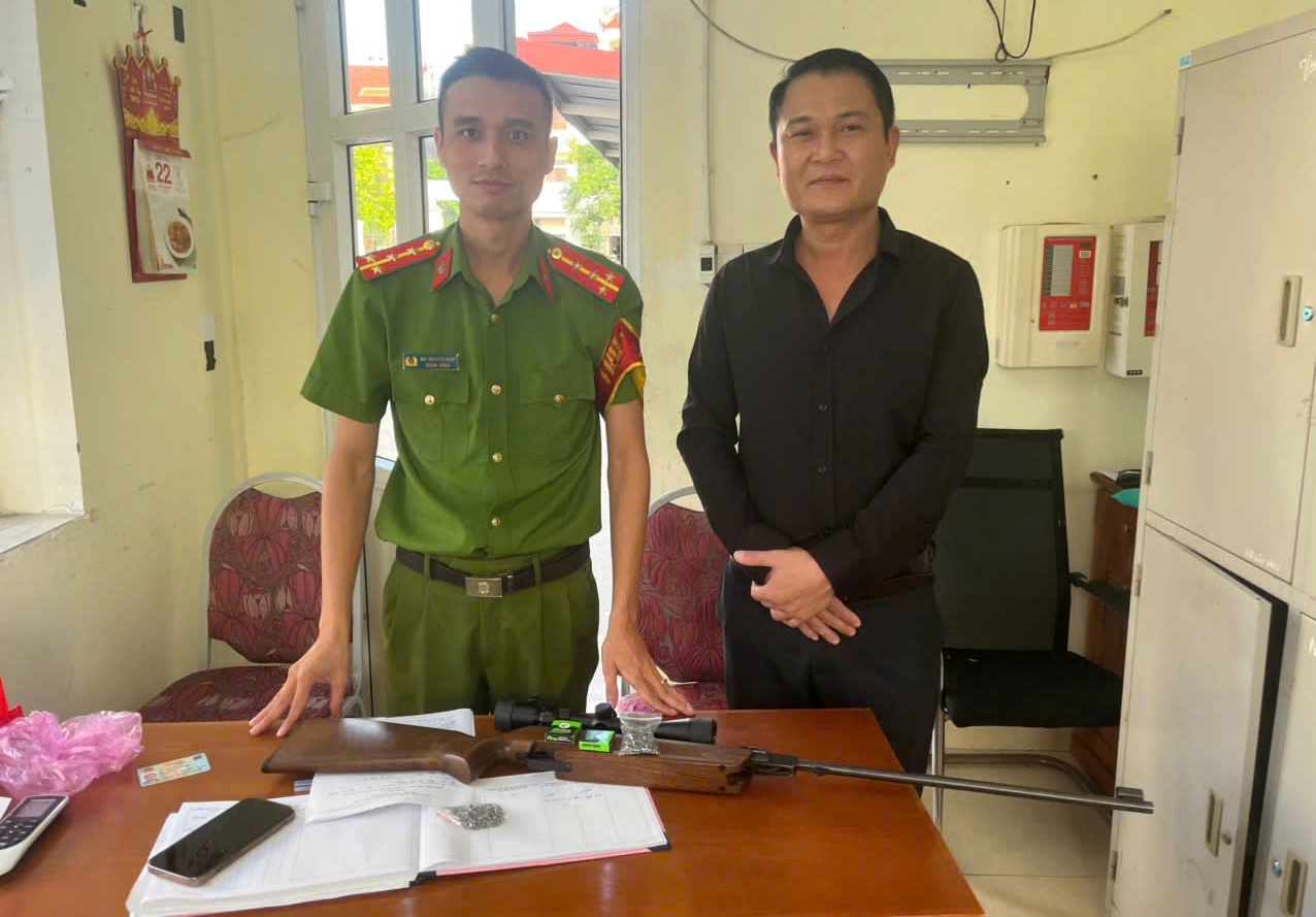 Công an phường Hải An:  Vận động người dân tự nguyện giao nộp các loại vũ khí, vật liệu nổ